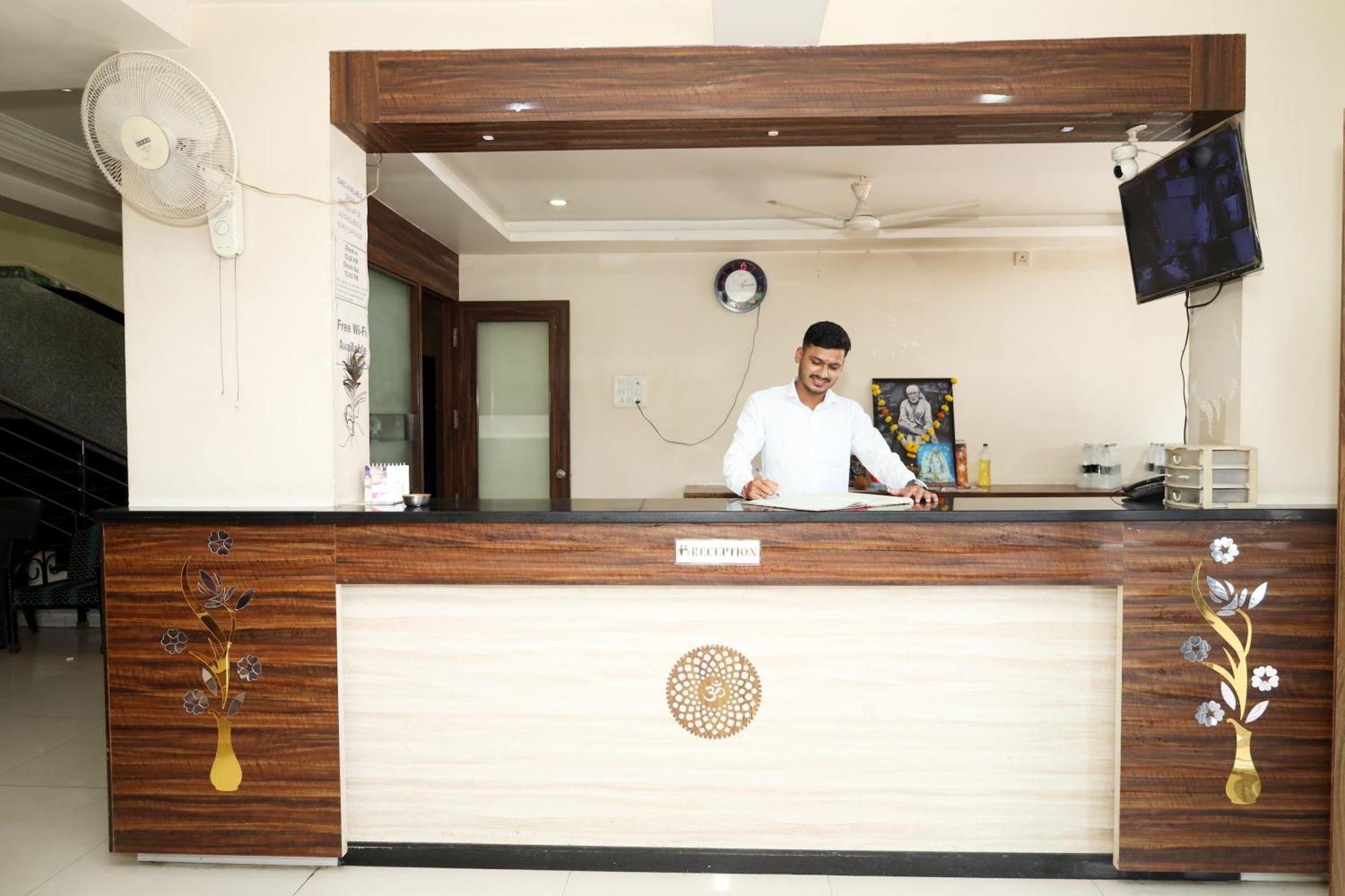 Hotel Sachidanand-Walkable Distance From Temple Shirdi Exterior foto